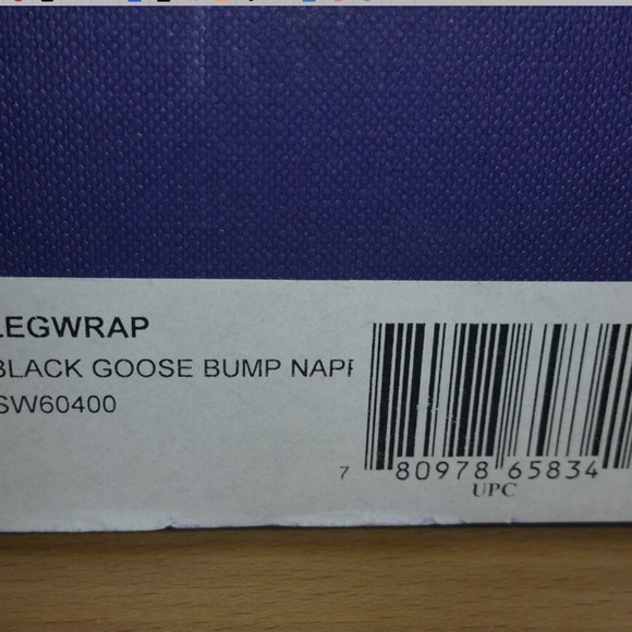 Stuart Weitzman LEGWRAP Black Goose Bump Nappa Leather Heel Wrap sz 8 - Picture 6 of 6